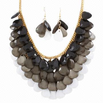 Hong Kong Sar Fashion Jewelry Chains Made Of Acrylic And Alloy Fashion Jewelry Chains Hong Kong Sar