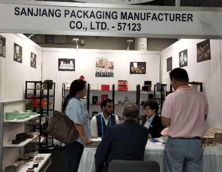 2019 hot selling Premium wooden necklace /earring /ring/bracelet display set for jewelry packaging s supplier