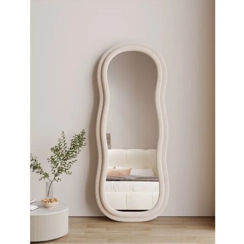 Espejo de pie de cuerpo entero con soporte de acero, diseño ondulado suave de lujo ligero, cubierta de franela, a prueba de explosiones para decoración del hogar