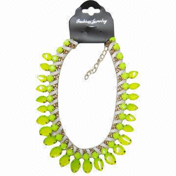Collar de Piedras Acrílicas Verde Brillante, Eslabones de Cadena Dorada Trenzados con Cinta Gris for sale at factory direct price