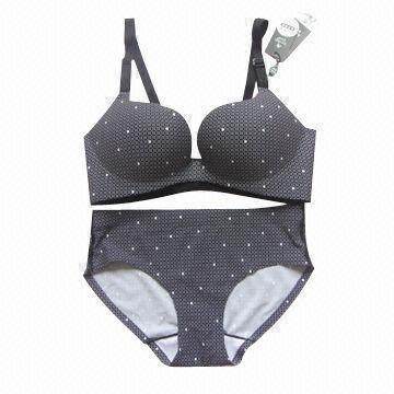 Buy Standard Quality China Wholesale New Design Seamless Bra And Panty Set  With Jacquard Strap $4.8 Direct from Factory at Shantou Nancheng One Piece  Bra Underwear Factory