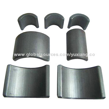مغانط محرك فيريت مقوسة 2014 مع مقاومة جيدة لإزالة المغنطة، قوة كبيرة وتيار منخفض for sale at factory direct price