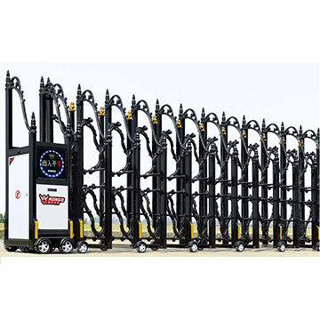 retractable fence gate