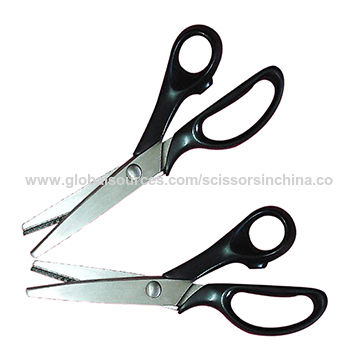 scissors with zigzag edge