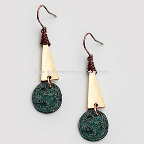 Brincos éticos antigos verdes redondos e brilhantes com placa de metal triangular dourada para mulheres, ecológicos for sale at factory direct price