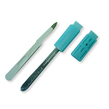 Einweg-Skalpell für Chirurgie mit Kunststoff- oder Stahlgriff - Für den professionellen medizinischen Gebrauch for sale at factory direct price