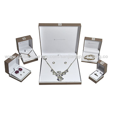 Details about   Jewelry Gift Box Necklace Ring Bracelet Earring Chain Storage with Foam Insided 
