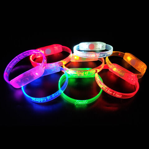 Fuentes del partido resplandor en la oscuridad Led Light Up pulsera intermitente for sale at factory direct price
