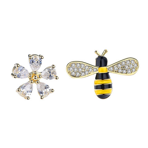 Pendientes de Botón Asimétricos de Plata de Ley con Diseño de Abeja y Margarita para Mujer - Joyería Fina al por Mayor for sale at factory direct price
