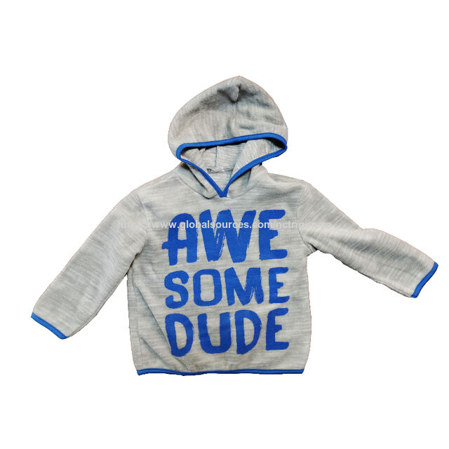 Kinderbekleidung: Jungen-Hoodies aus recyceltem Polyester-Polarfleece.