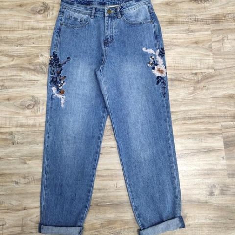 Wholesale Ladies Short Jeans Pants Trendy Affordable Clothing