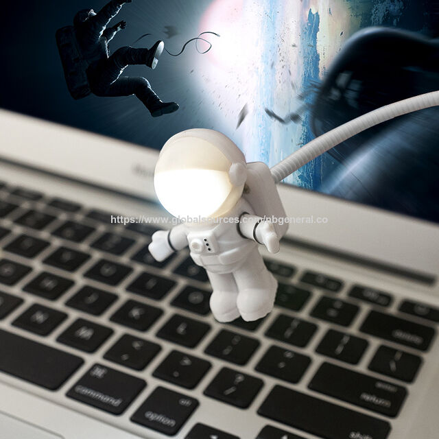 مصباح ليلي USB صغير ورائد فضاء إبداعي ولوحة مفاتيح كرتونية محمولة للحاسوب المحمول الأكثر مبيعًا على أمازون لعام 2022 for sale at factory direct price