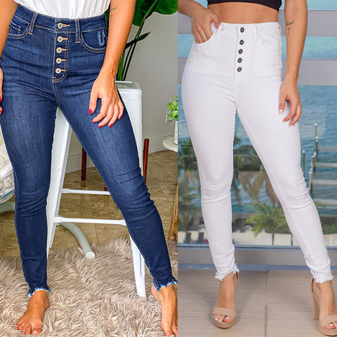 Estos pantalones vaqueros de talle alto de Zara son los que mejor quedan a  las chicas bajitas