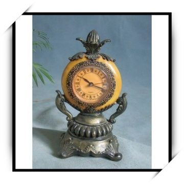 Kaufen Sie China Großhandels-Craft Tisch Uhr, Aus Fiberglas, 9,5 Zoll Höhe.  Erhältlich In Verschiedenen Designs und Craft Tisch Uhr