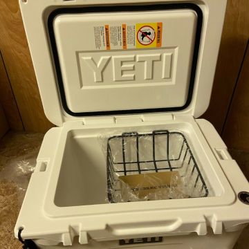 Buy Wholesale China Yeti Tundra 45 Gallon Pink Cooler Limited Edition Color  W/ Hat New In Box & Yeti Tundra 45 Gallon Pink Cooler Limited Edition at  USD 500