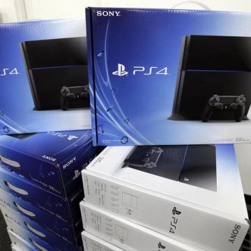 New PS5 / PS4 Pro 1TB Console PS5 15 Games & 2 Controller