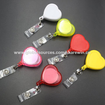 1pc Acrylic Heart Shaped Retractable Badge Reel With Clothes