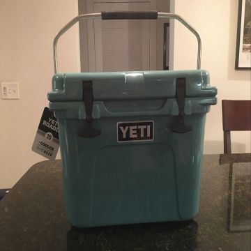 https://p.globalsources.com/IMAGES/PDT/B1183976298/YETI-TUNDRA-35-HARD-COOLER.jpg