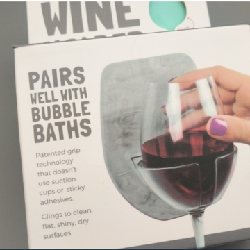 Portable Plastic Suction Wine Cup Holder Silicone Wine Glass Holder for  Bath & Shower - China Suction Wine Cup Holder, Wine Glass Holder for Bath &  Shower