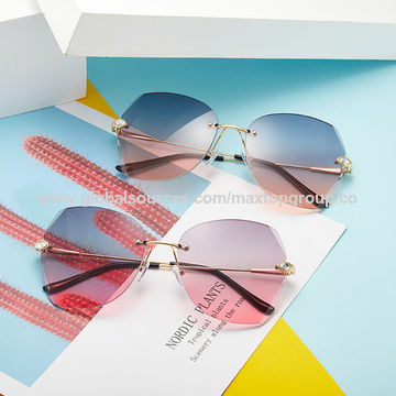 Óculos de sol promocionais femininos, qualquer cor, logotipo e embalagem disponíveis for sale at factory direct price
