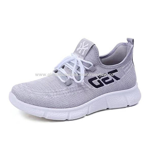 Herren Schnürhalbschuhe für Freizeit, hergestellt aus Flyknit-Gewebe und PU-Sohle, neue Modelle und verschiedene Farben verfügbar.