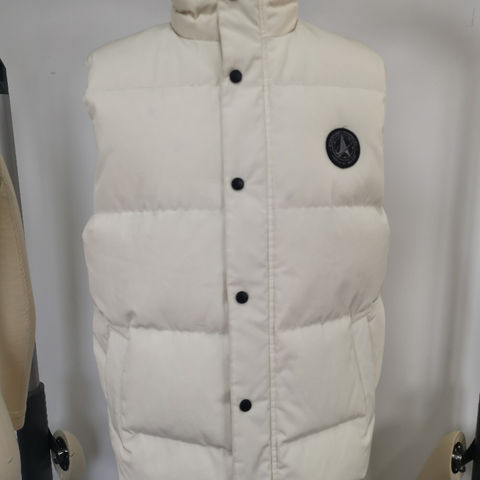 shell 100 nylon lining 100 polyester