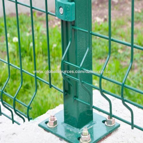 Clôture en treillis métallique soudé pour cour d'école - Chine Clôture de  maillage de fil soudé, clôtures de sécurité