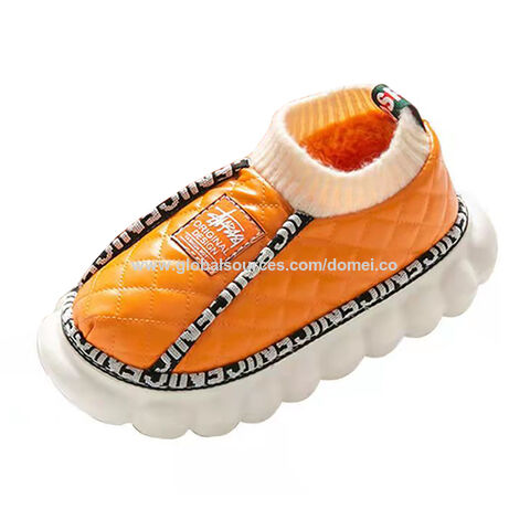 Precio de fábrica zapatillas de felpa cálidas para mujer, moda de invierno para uso en el hogar