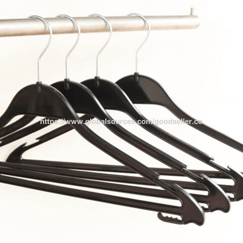 Schwarzer Kleiderbügel aus Kunststoff mit rutschfester Schulterkerbe for sale at factory direct price