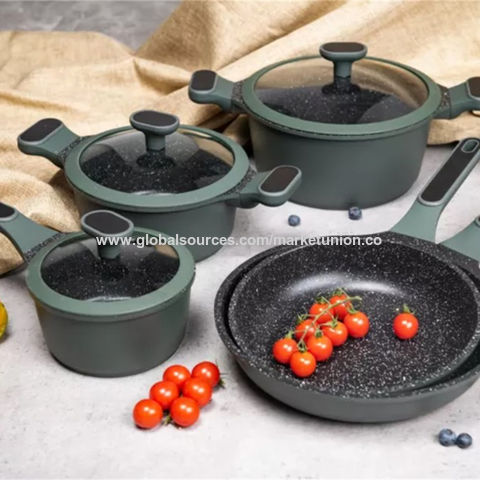 Basics Juego de utensilios de cocina antiadherentes, 8 piezas, ollas  y sartenes, color negro