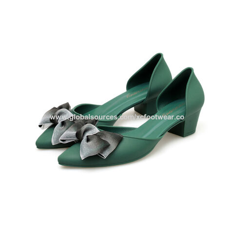 Badgley Mischka - Kiara (Emerald Green Satin) | Emerald shoes, Green heels, Green  high heels