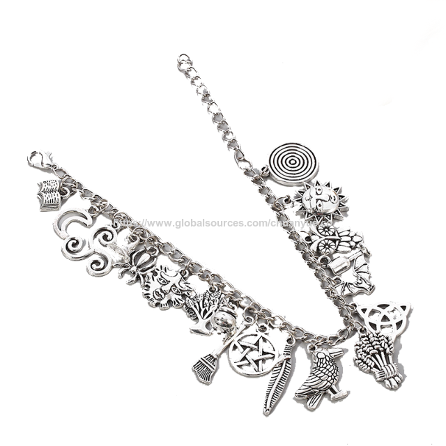 Pulsera 'Noche de Navidad Aterradora' con Copo de Nieve, Varilla y Cuentas de Cristal - Regalos Navideños for sale at factory direct price
