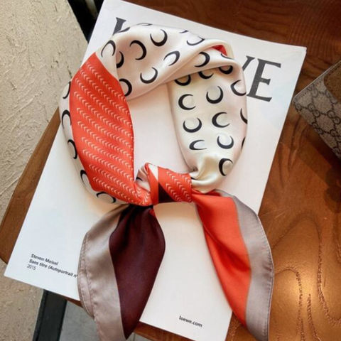 Foulard en Sensation Soie Carré Moyen en Satin pour Femmes - Accessoire de mode élégant en gros for sale at factory direct price