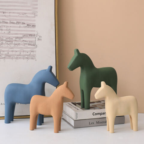 Ornamento criativo de cavalo de madeira pequeno, decoração simples estilo Morandi para sala de estar for sale at factory direct price