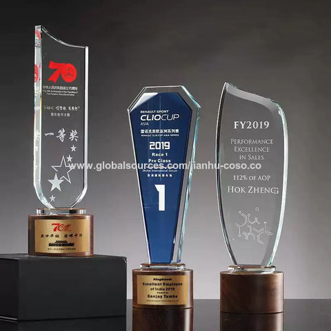 Prisme a fait Verre en cristal de crête Award pour le prix de  reconnaissance - Chine Récompenses et trophées de cristal prix