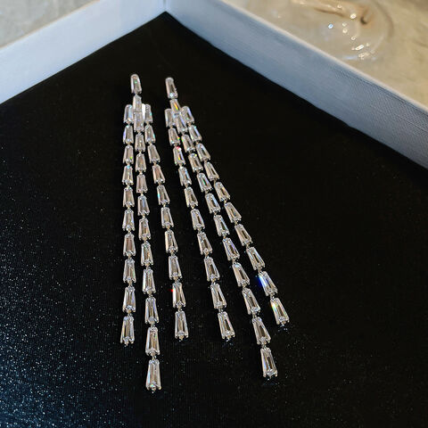 Pendientes de latón dorado genuino con circonitas cúbicas incrustadas y diseño de borlas - Joyería de moda al por mayor for sale at factory direct price