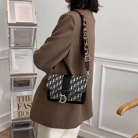 Crossbody Black Thick Strap Bucket Shape PU Fashion Shoulder Handbag -  China Bag and Handbag price
