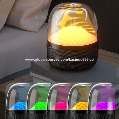 Almohada con altavoz y lámpara de noche · Creative Fabrica