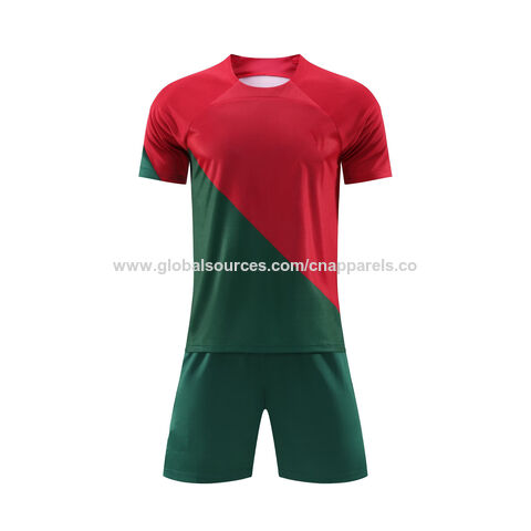 Compre Fabricantes Al Por Mayor Trajes De Fútbol Para Hombres Y Mujeres  Entrenamiento De Juegos Uniformes Escolares Para Niños Deportes Camisetas  De Manga Corta y Camisetas De Fútbol de China por 6