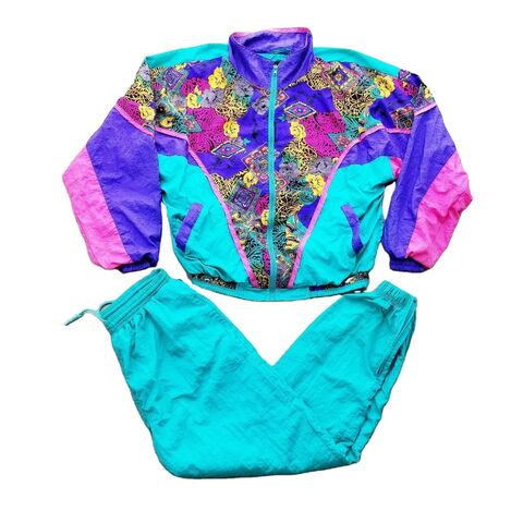 Custom Logo Wholesale Streetwear Sport 90s Polyester For Men Vintage Nylon Pants And Jacket Suit Retro Windbreaker Set Tracksuit Explore China Wholesale Custom Logo Wholesale Streetwear Sport Windbrea...