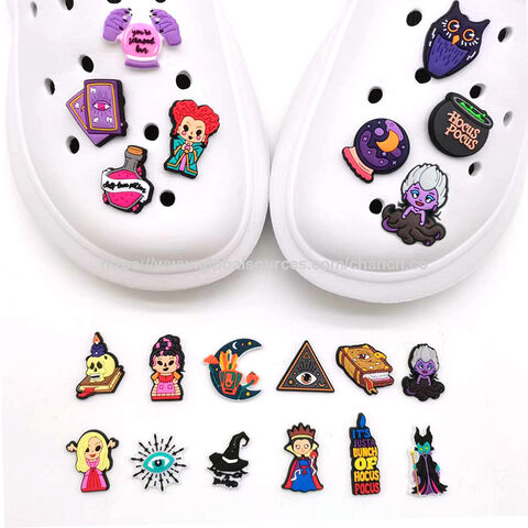 Venta al por mayor de dijes de goma PVC para Halloween, diseño personalizado Jibbitz para sandalias, dijes para zapatos y decoración de pulseras for sale at factory direct price