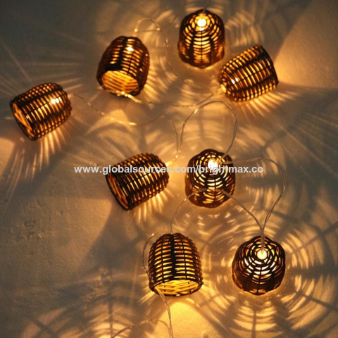 Guirnalda de luces LED solares impermeables para exteriores con diseño de ratán, ideal para terrazas, jardines y caminos. for sale at factory direct price