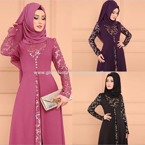 Mulheres muçulmanas com diversos estilos de vestido definido