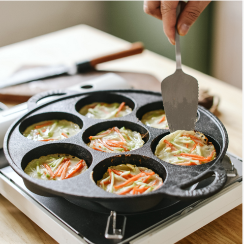 https://p.globalsources.com/IMAGES/PDT/B1206103509/Vintage-Cast-Iron-Muffin-Pans.png