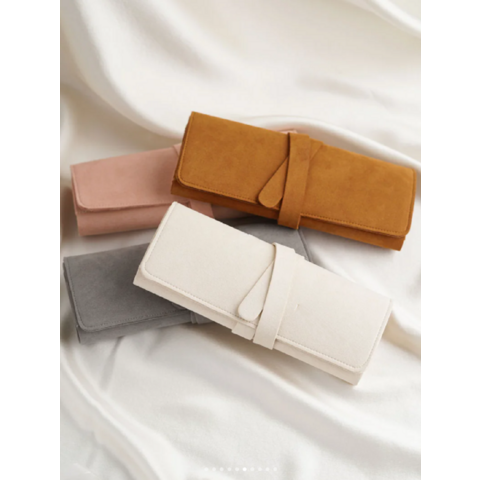 Estuche de viaje enrollable para joyas de gamuza, organizador portátil con forro de gamuza para anillos, aretes, pulseras y collares para mujer for sale at factory direct price