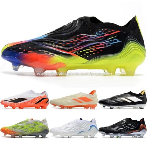 2023 populares zapatos de fútbol profesional con clavos largos y suela de  color dorado Botas de fútbol - China Calzado de fútbol y Zapatos de fútbol  precio