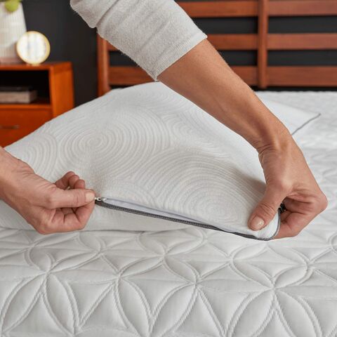 Home Hotel Hospital Mattress Pad White Color Mattress Topper Pad with  Elastic Straps - China Mattress Pad, Microfiber Mattress Pad