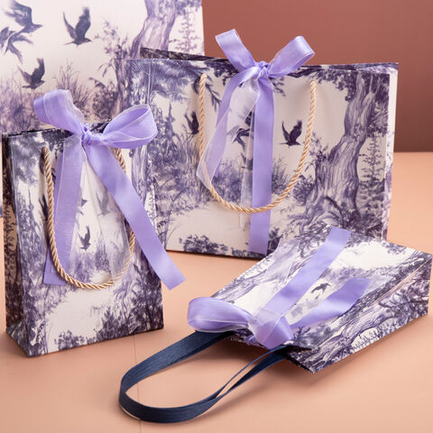 Benutzerdefinierte lilafarbene Papiertüten mit Griffen & Seidenband, Einkaufstüten, Einzelhandels-Papiertüten mit Logo bedruckt