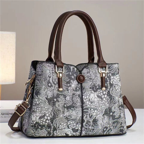 Fake designer handbags hi-res stock photography and images - Alamy