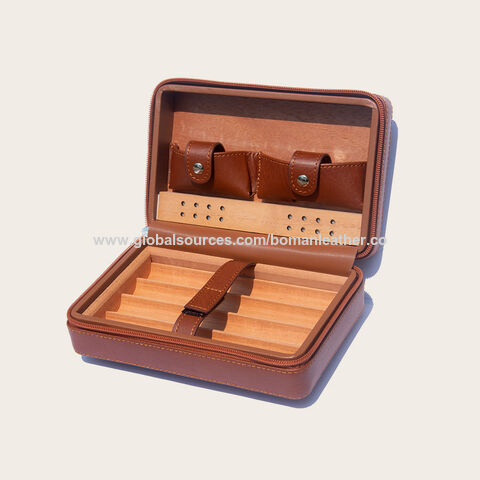 Étui à cigares portable en cuir marron avec doublure en cèdre et fermeture éclair for sale at factory direct price